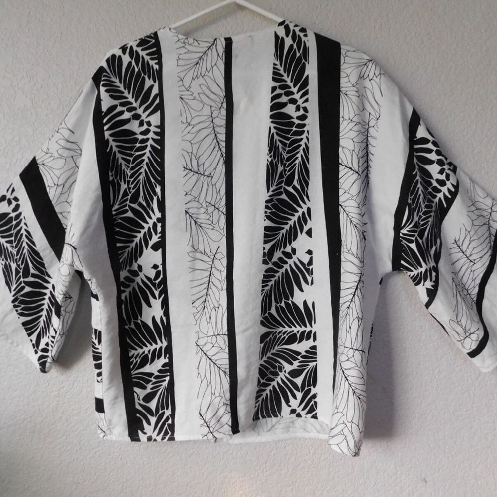 Peck & Peck Black & White Leaf Pattern Sweater – Size S – NWOT - Picture 4 of 4